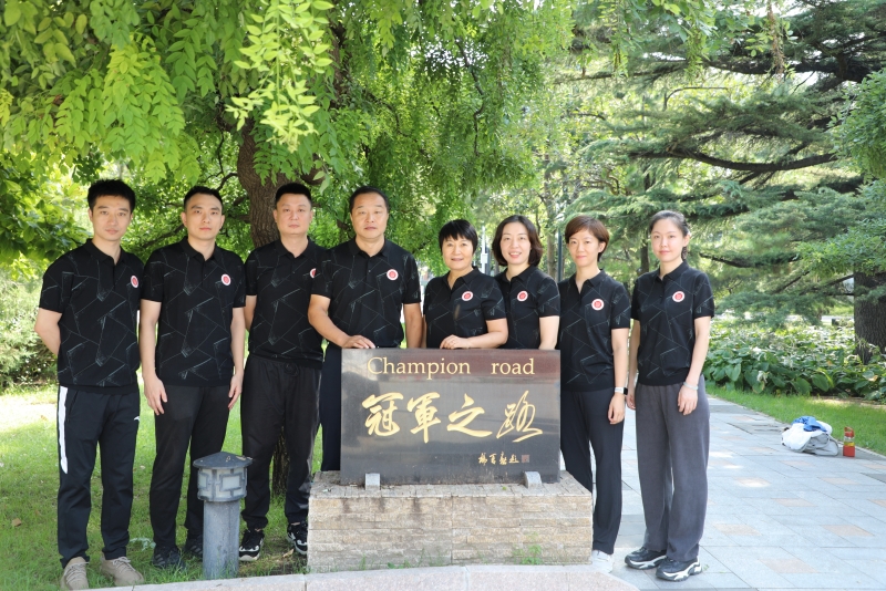 89997a3b275948188827d410f4a54aea.jpg 合影_副本.jpg